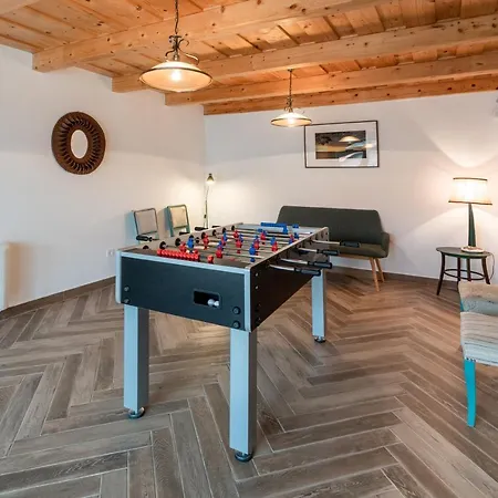 Oszter House With Pool - Happy 펜션