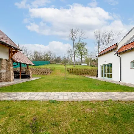 Oszter House With Pool - Happy 펜션 Kekkut